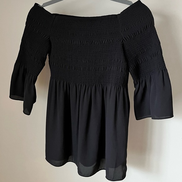 Aritzia Babaton Grantland Off Shoulder Smocked Blouse - Picture 5 of 10